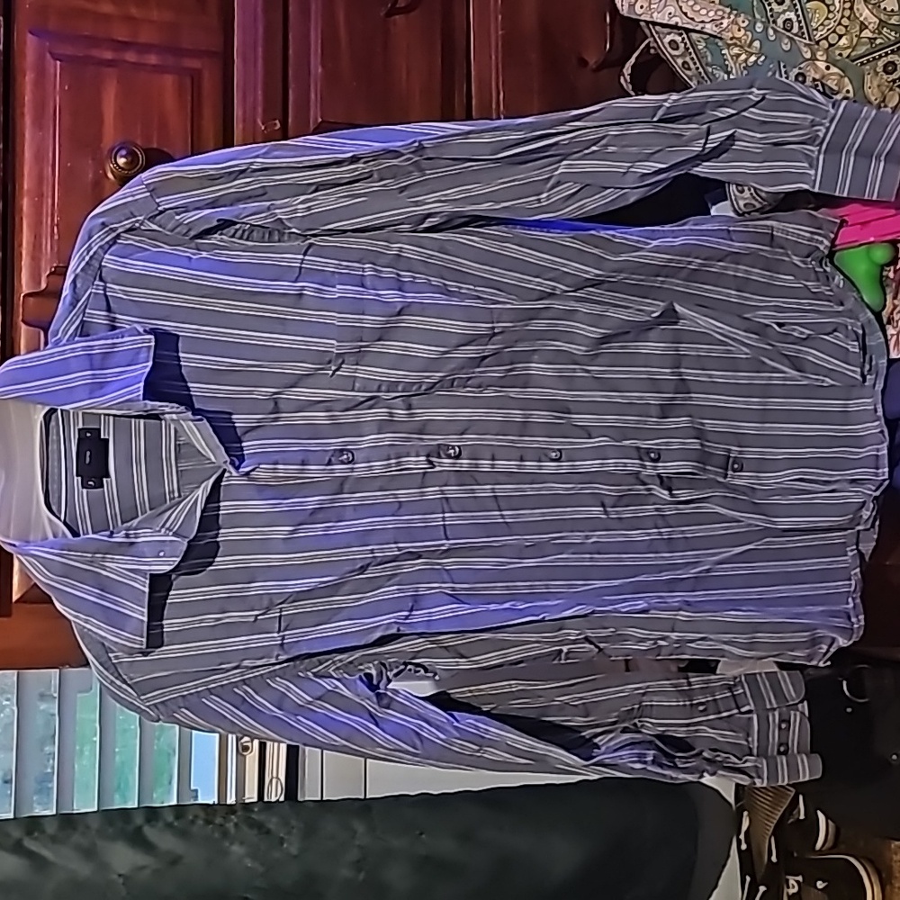 !!.          Young mens size 15-15 1/2 shirt. S2